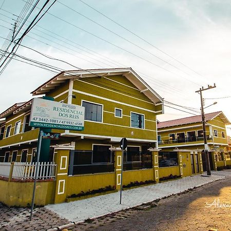 Apartpousada Residencial Dos Reis Sao Francisco do Sul Esterno foto