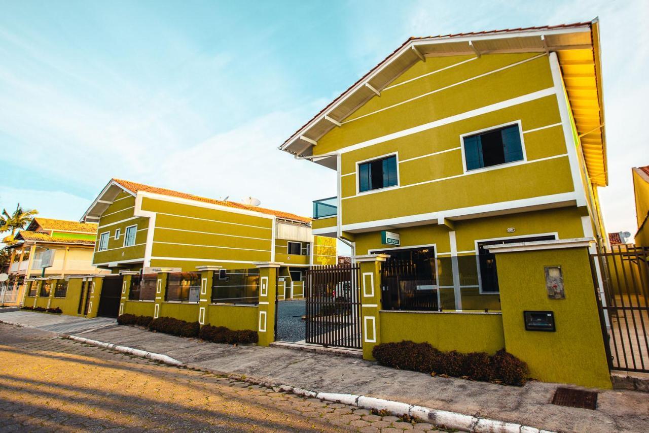 Apartpousada Residencial Dos Reis Sao Francisco do Sul Esterno foto