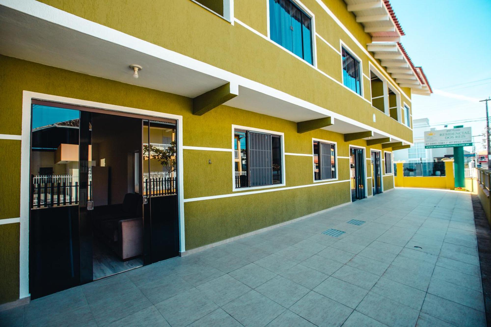 Apartpousada Residencial Dos Reis Sao Francisco do Sul Esterno foto